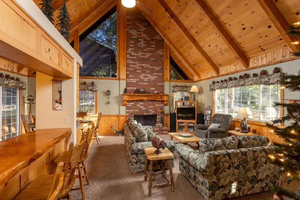 2003-chalet House 3 Bedroom Home by Redawning