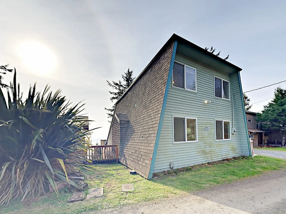Norwester Upper Unit - 2 Br Duplex