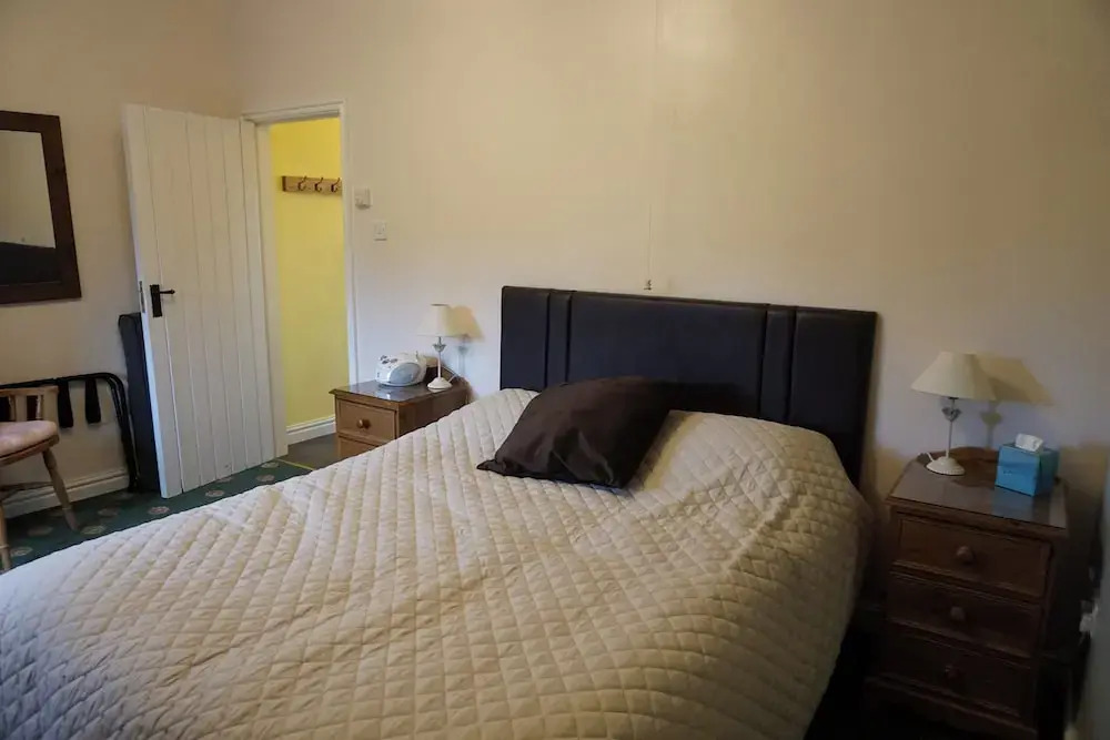 Tranquil Farlow Retreat, Sleeps 4 With Parking