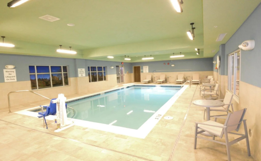 Holiday Inn Express & Suites Toledo South - Perrysburg by IHG