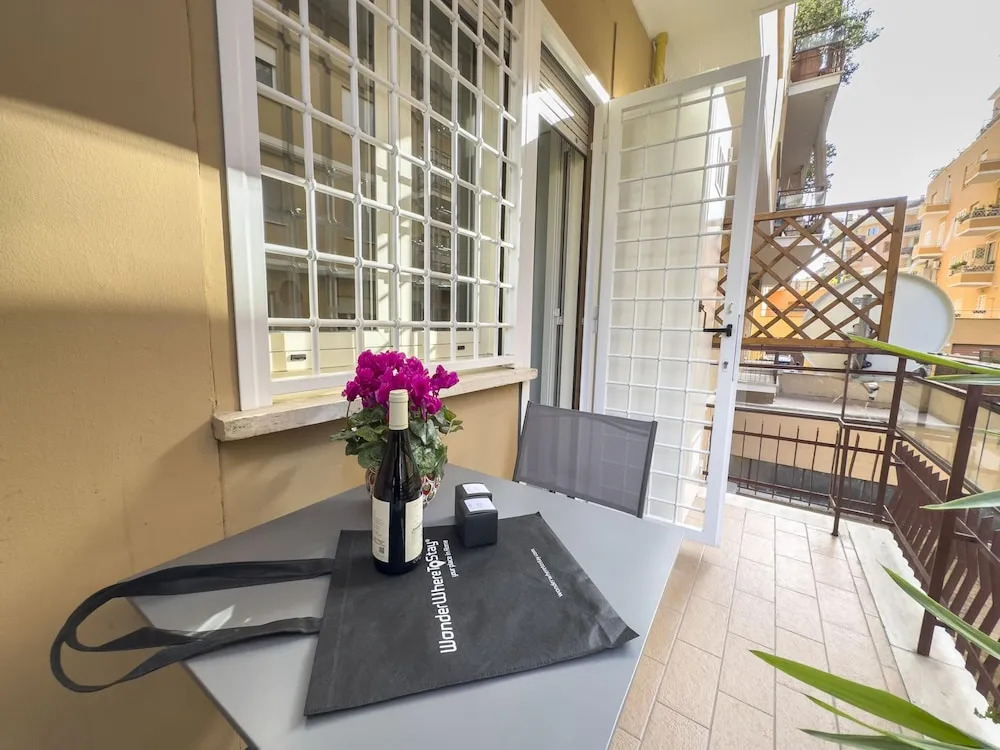 Lovely Design Apartment With Balcony