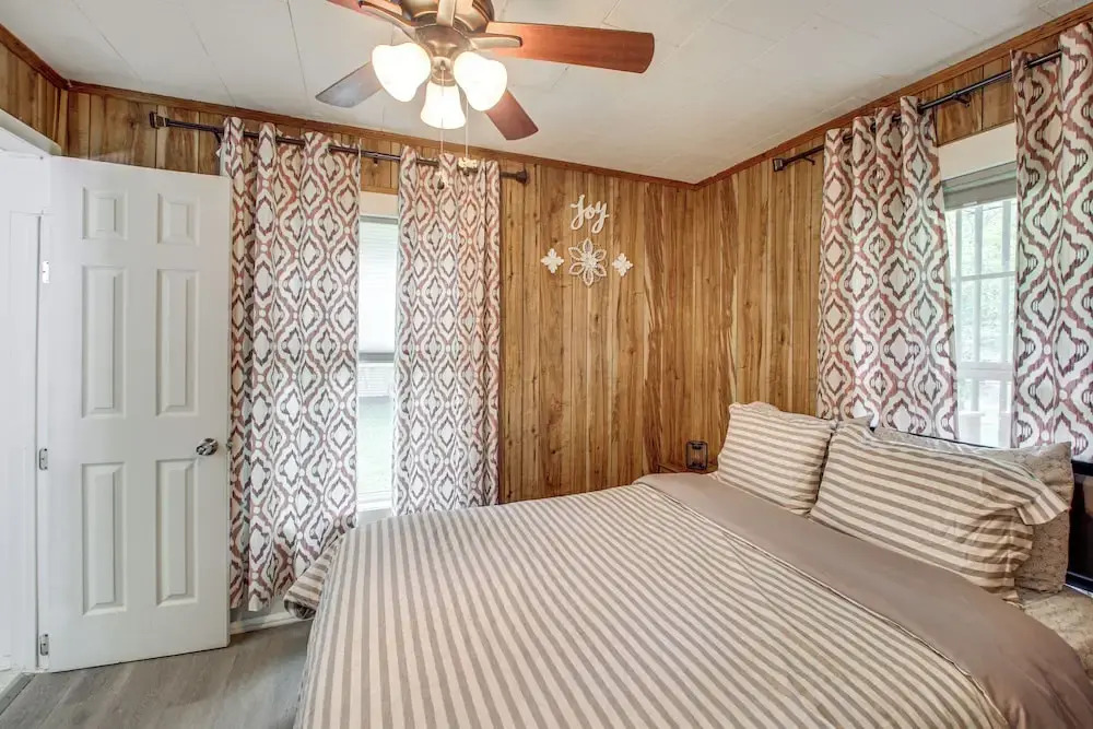 2 Mi to Bathhouse Row: Cozy Hot Springs Home