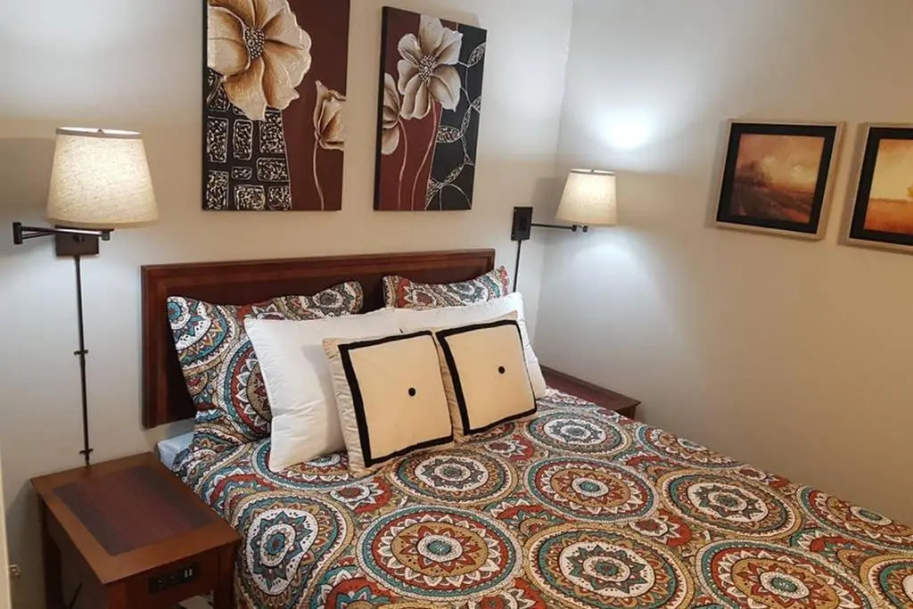 Sarnias Hidden Gem - 3 BR/2 BA by College/Hwy/Arena