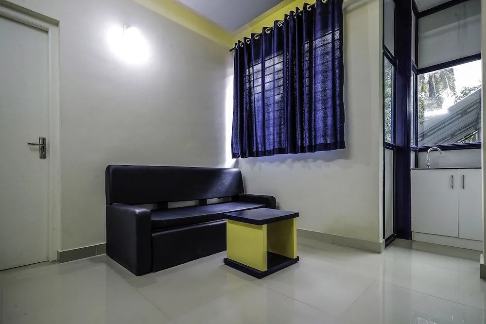Oyo 15825 Blue Berry Apartments