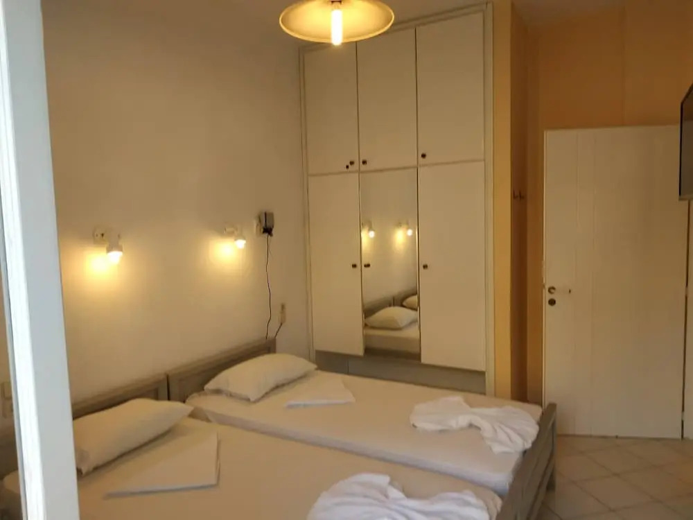 Small Apartment For 3 Pers 70meters From The Beach