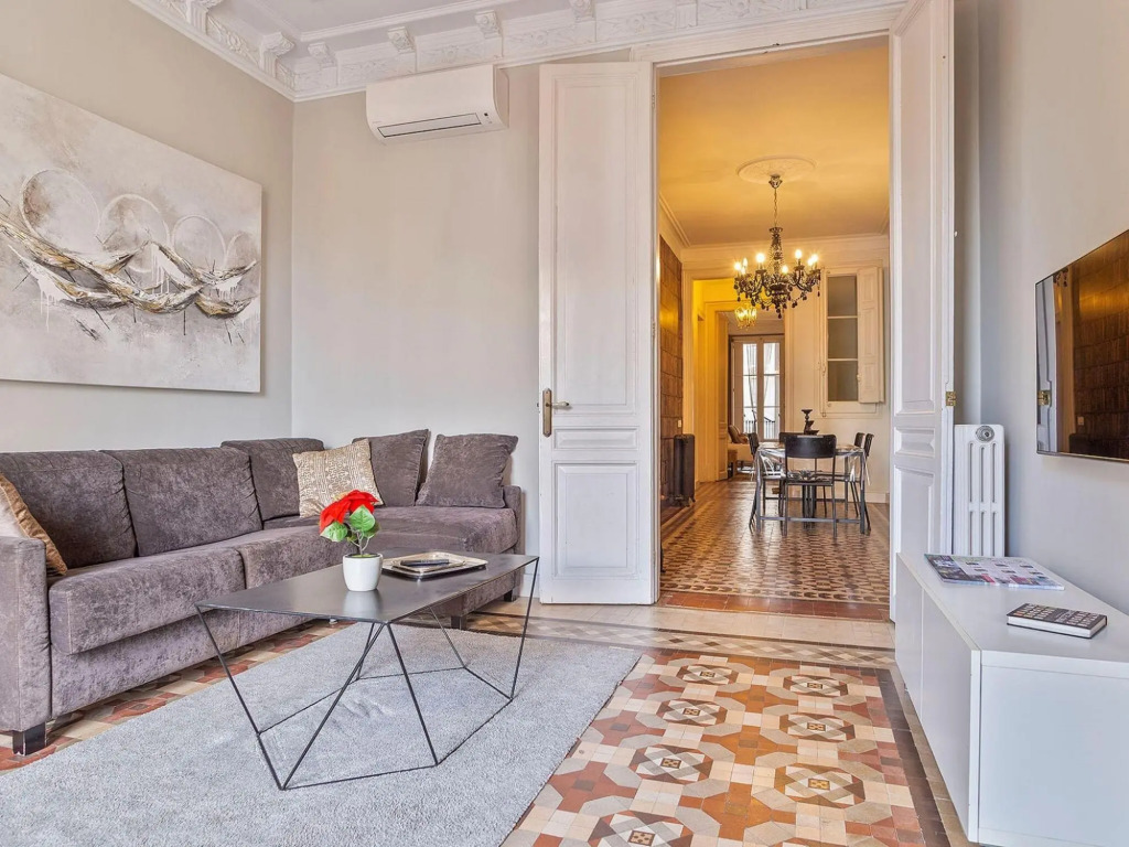 Luxurious apartment for 8 people recently renovated in the center of Barcelona