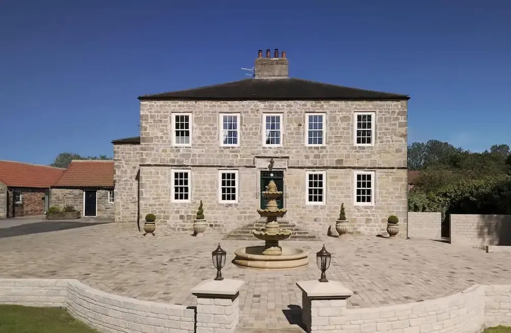 Killerby Old Hall w Hot Tub and Swimming Pool