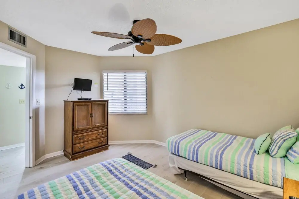 Third Floor Condo With Shared Pool, Free Wifi, Central AC, & Shared Tennis