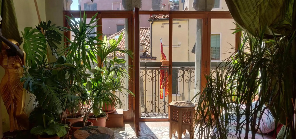 Charming large palazzo in center Venice for up to 9 people