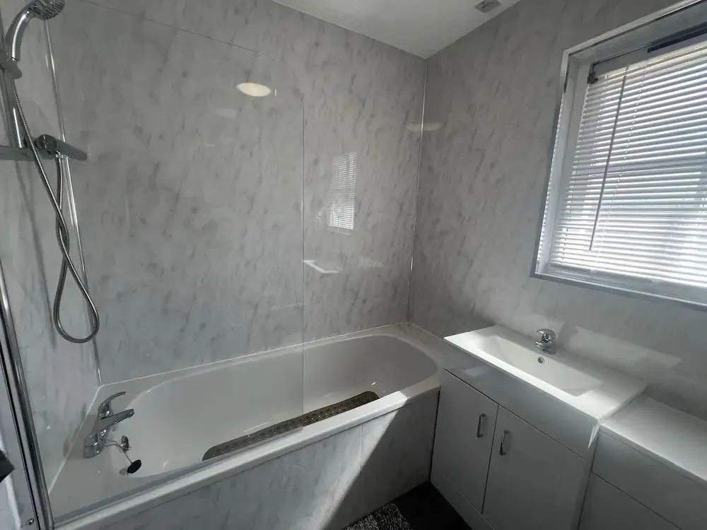 Ayr Refurbished May 2024 3 Bedroom 140m2 Detached House With Private Gardens
