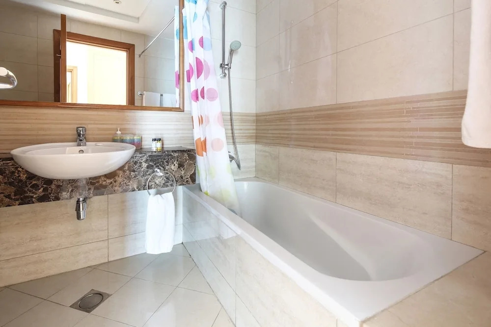 Spacious 2BR Dubai Marina Apartment, Amazing Location!