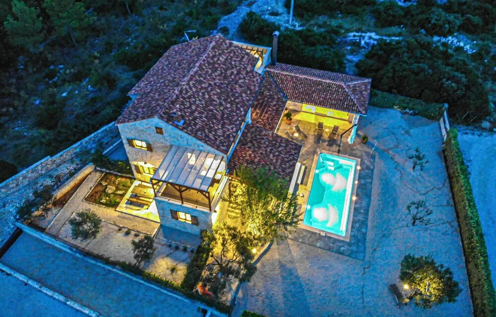 Amazing Home in Jadrija with Hot Tub, Sauna & 4 Bedrooms
