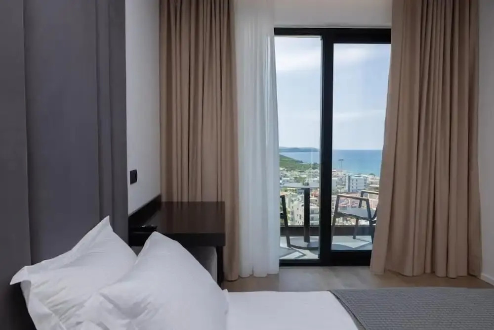 Lans Hotel