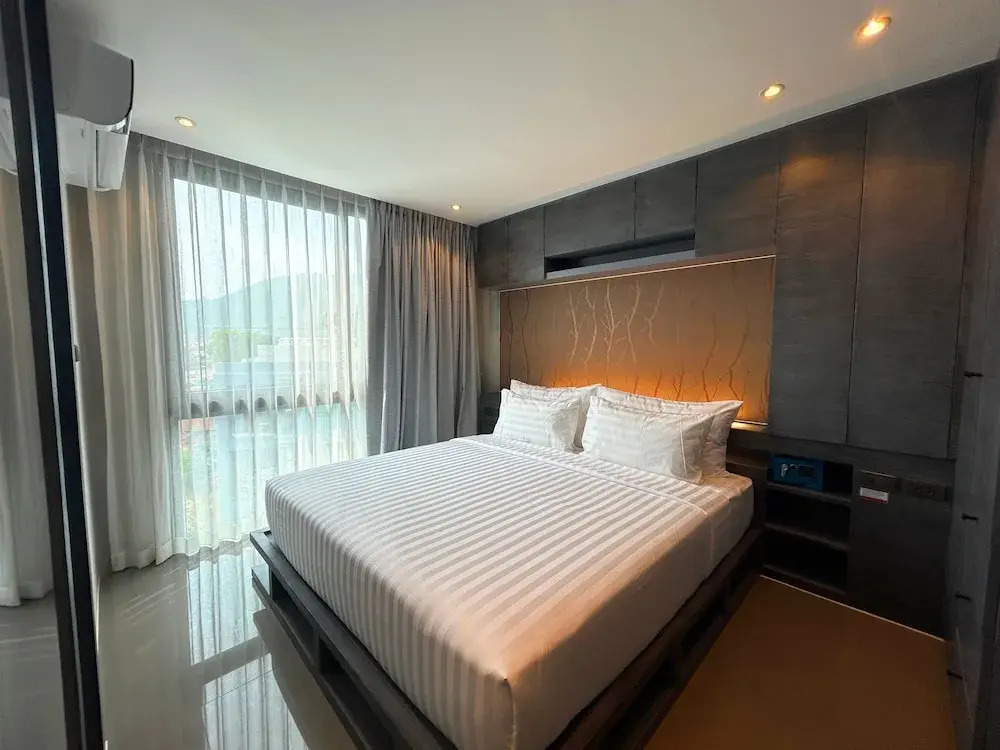 1BR with Rooftop Pool & Gym  C191