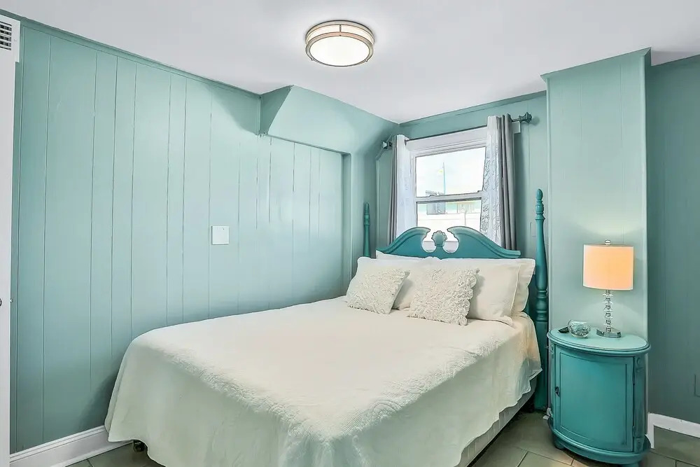 Lower Level 1 Block From 2 Beaches W/private Pool, High-speed Wi-fi