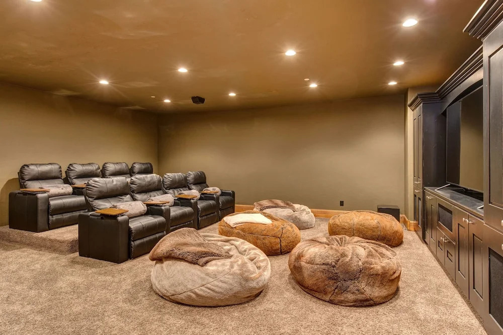 New Listing! Benoit Lookout W/ Theater & Hot Tub 5 Bedroom Home