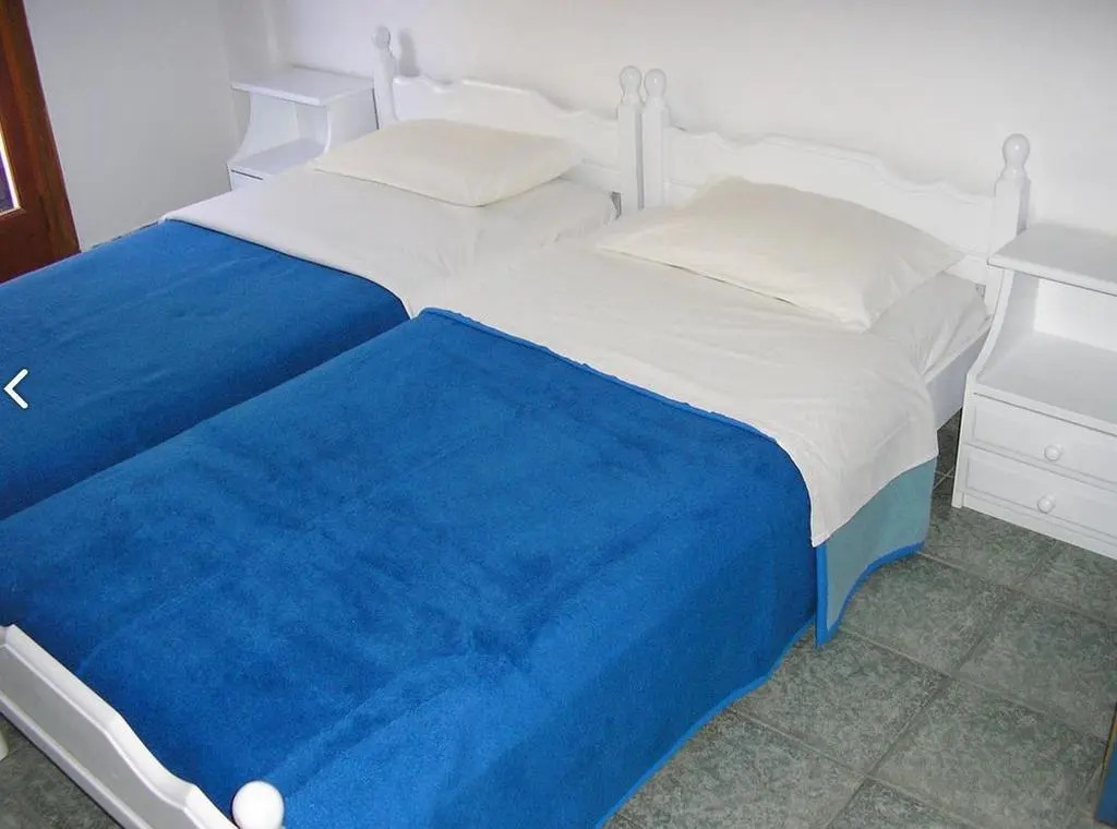 Finikas Santorini