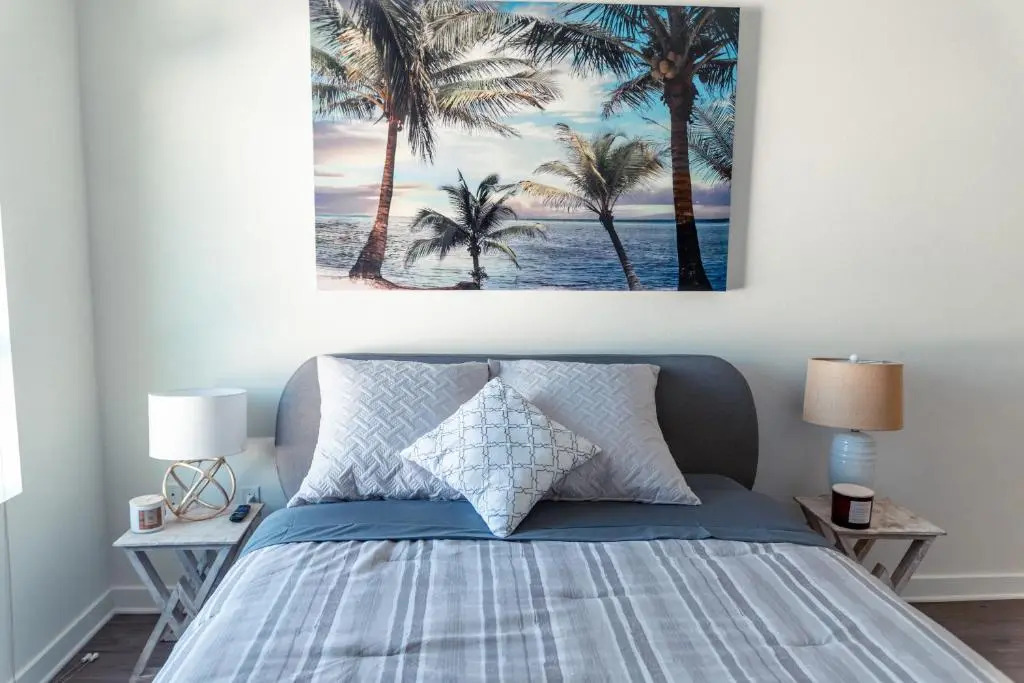 Santa Monica 2 Bed/ 2 Bath