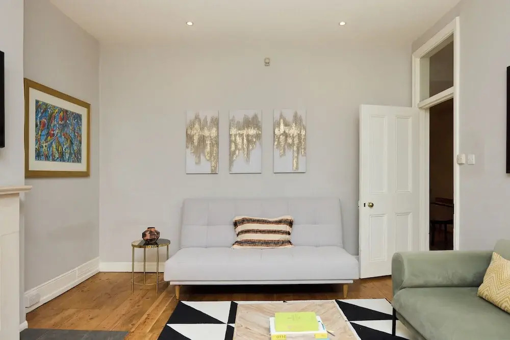 The West Kensington Hideout - Cozy 2bdr Flat With Garden