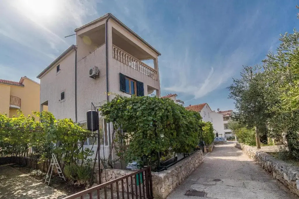 Gulin Apartments