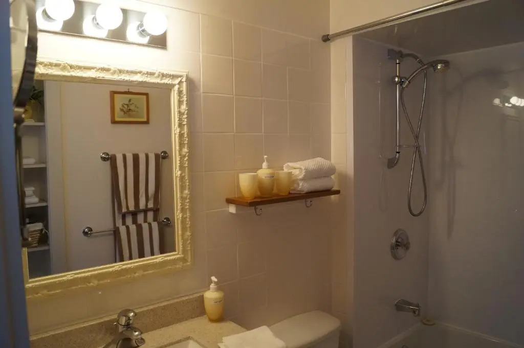 Duck Pond Bed & Breakfast Cottage
