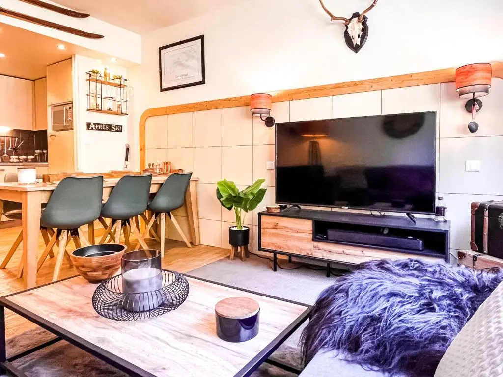 Large 2-Bedroom Apartment, Centre of Flaine Foret