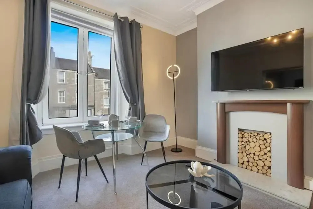 Holburn Lodge by Duthie Park Work Ready Fast Wi-fi