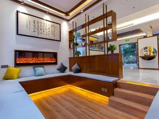 Mingyue Huating Homestay