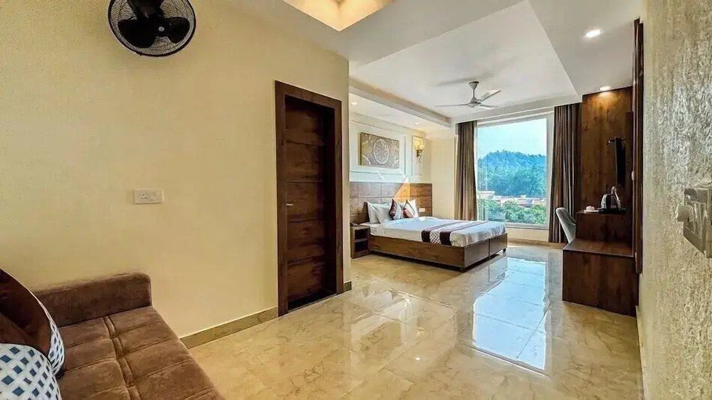 Hotel Nirvana Bliss, Behind Parmarth Niketan