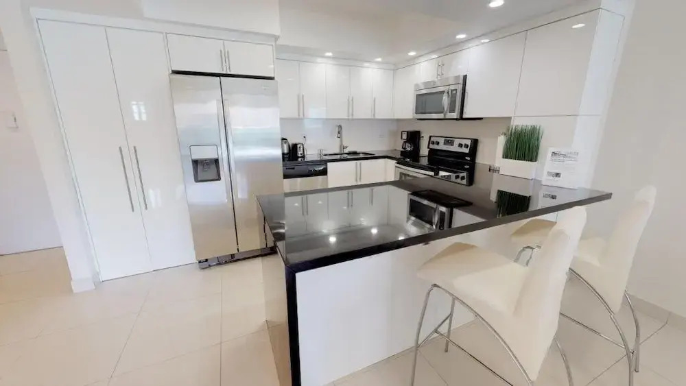 Premium 1 Bedroom +den Ocean View Or925