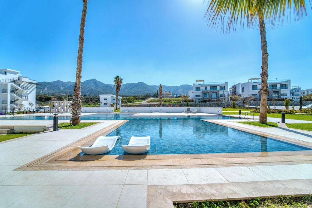 Atlantis Malibu by Carrington