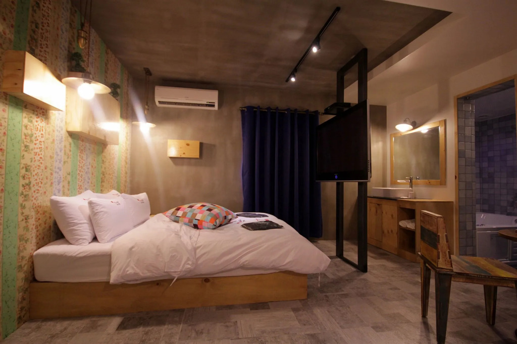 AIN Hotel