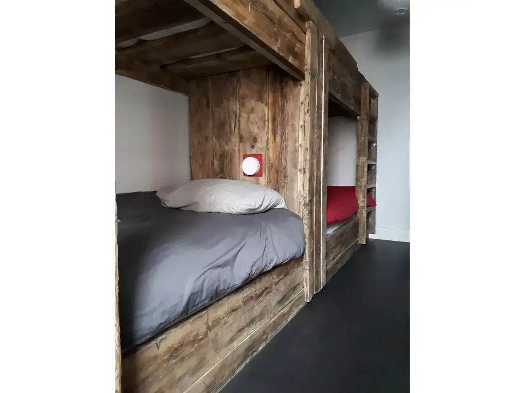 Ty Glyndwr Bunkhouse, Bar and cafe