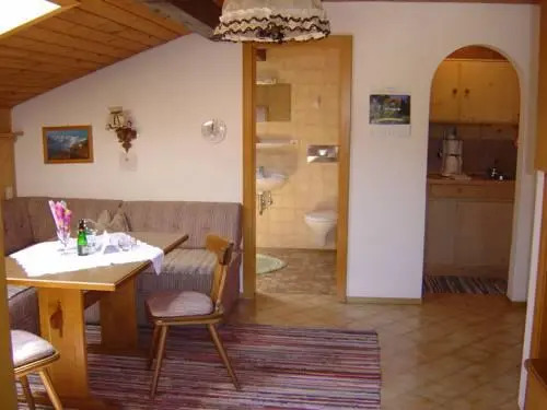 Ferienwohnungen Almbrünnerl - Chiemgau Karte