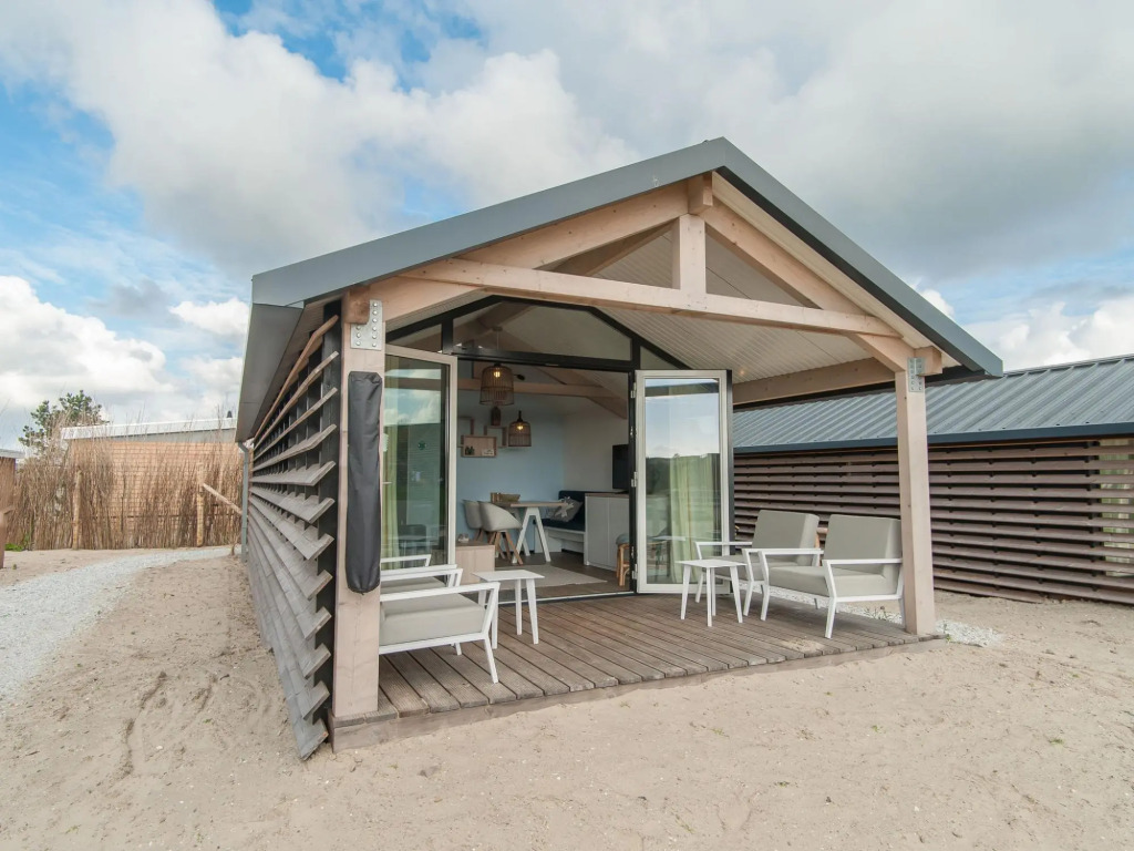 Ameland Lodge w/ Veranda