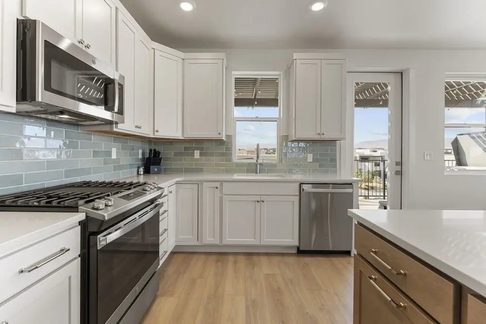 St. Gorgeous 3 Bedroom Condo