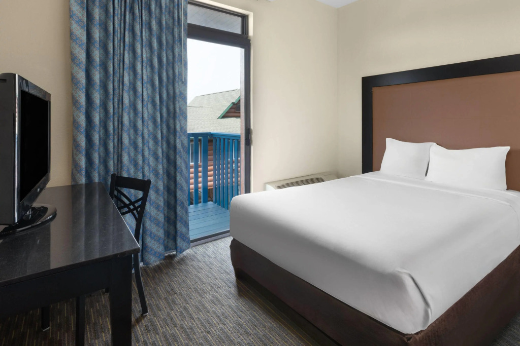 Days Inn by Wyndham Mackinaw City - Bridgeview Area