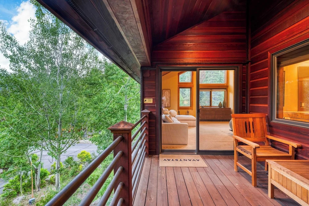 Cedars at Palisades by Avantstay Hot Tub, Resort Access, and Mountain Views