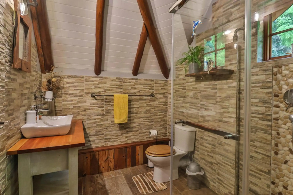 Self catering, fully equipped, 2 storey cottage.