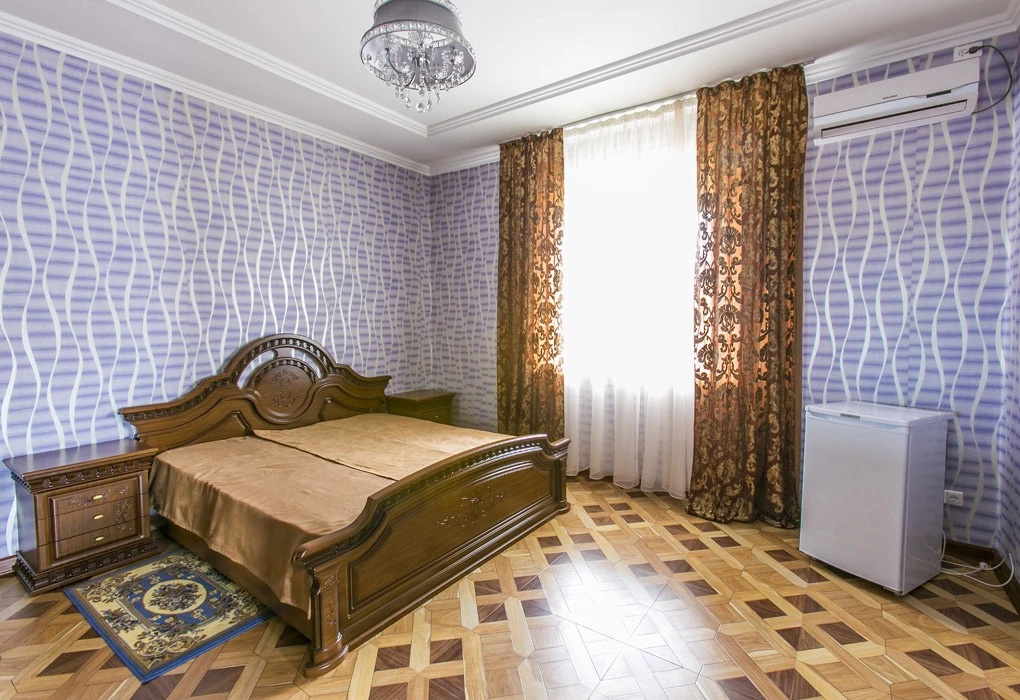 Kristall Guesthouse