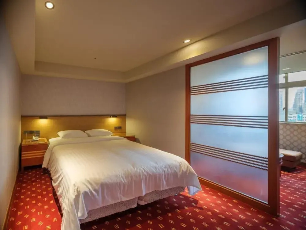 Rich & Free Hotel - Fuzhong 富逸旅趣-板橋府中館