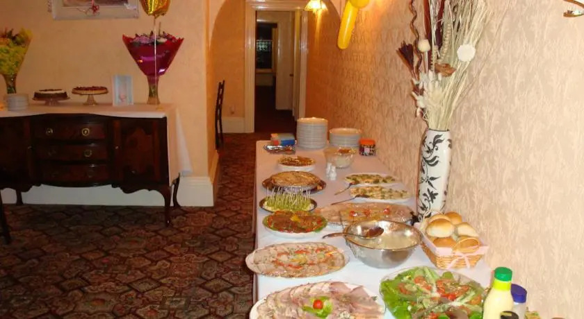 Oak Villa Hotel