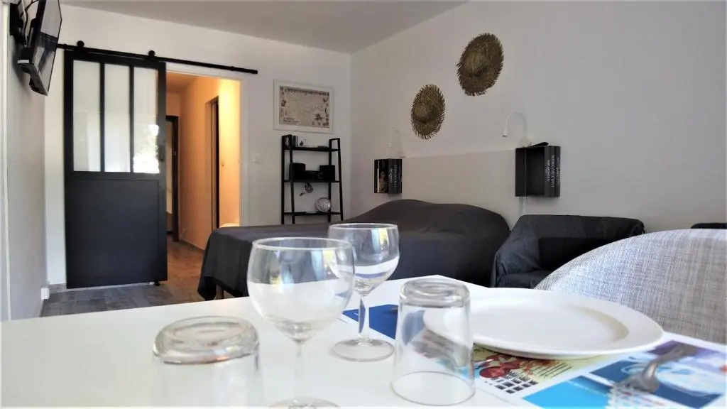 Studio calme et lumineux 10 mn plage et centre-ville Parking privé - Bat JUIN