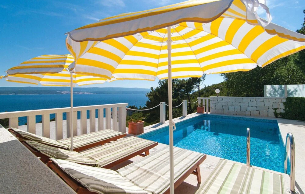 Awesome Home in Lokva Rogoznica With Wifi and 4 Bedrooms