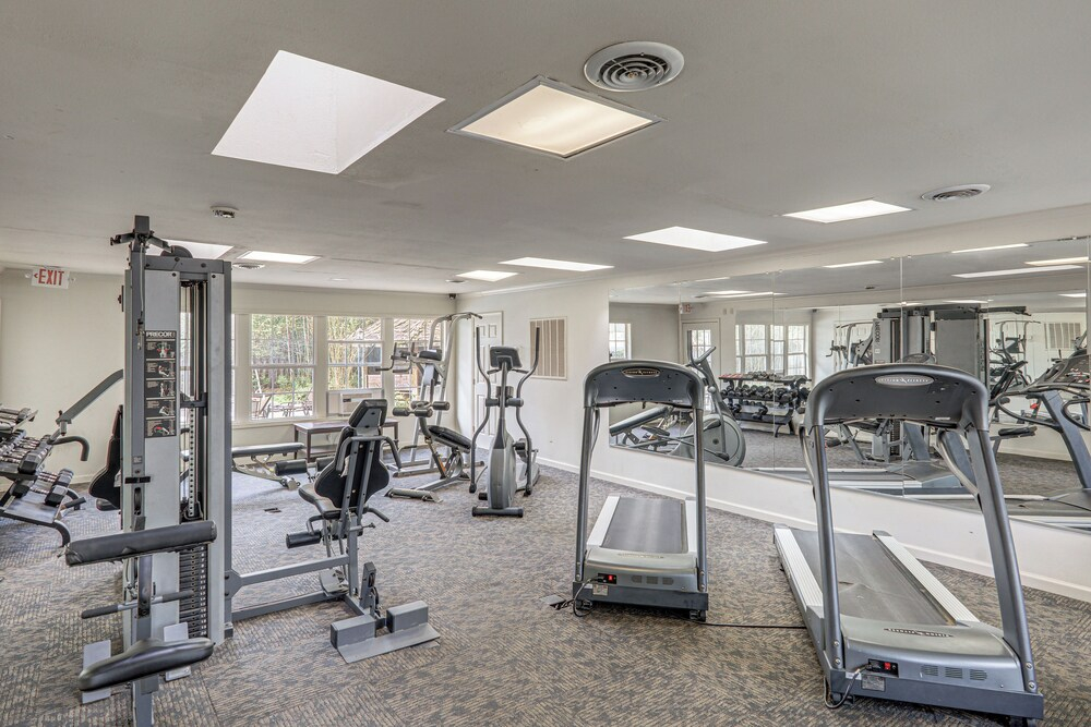 2 Mi to Ole Miss University! Condo w/ Pool Access