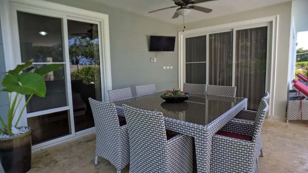 Modern & Private Tropical Villa in Gated Community Minutes From the Beach