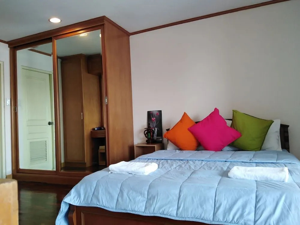 Downtown Apartment near BTS Station
