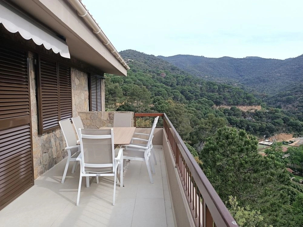 Pola Giverola Latroupe Camp