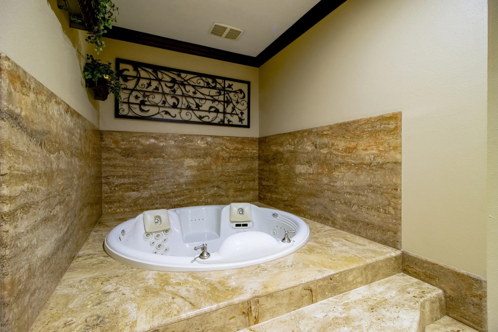 OYO Pinewood Inn & Suites Silsbee