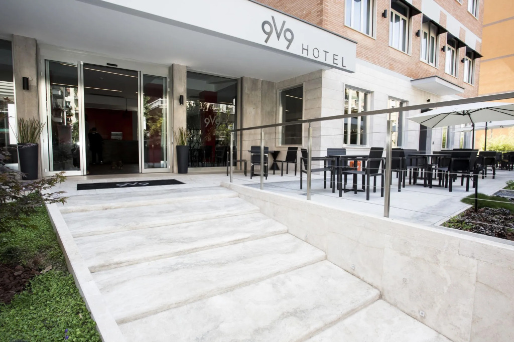 9V9 Hotel